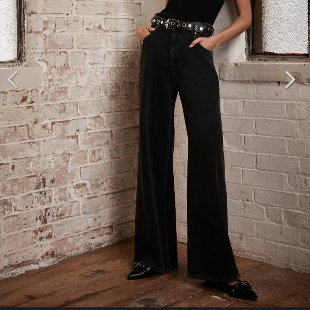 Wide Leg High-Rise Jeans - Black